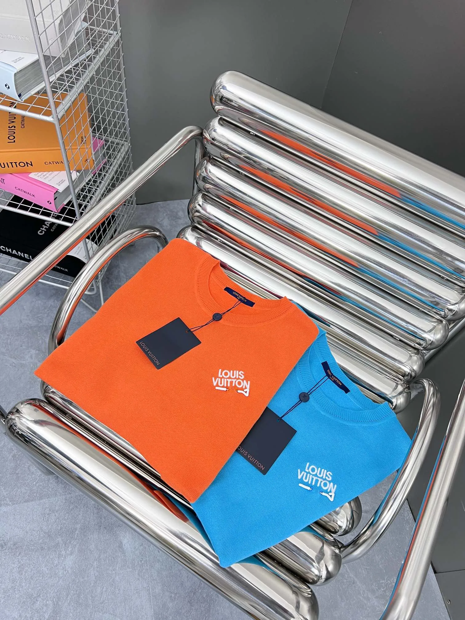 🅿️200 High Quality Lv 2025 Spring and Summer Pin🧷Short Sleeve Knitted Same as Official Website Customized Sweater Neck➕Front Chest Pin🧷Design High Density Imported Embroidery Custom Dyed Wool Yarn S M L XL